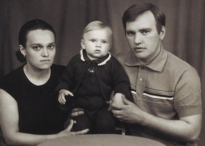 Молодая Надежда Кадышева с мужем и сыном 