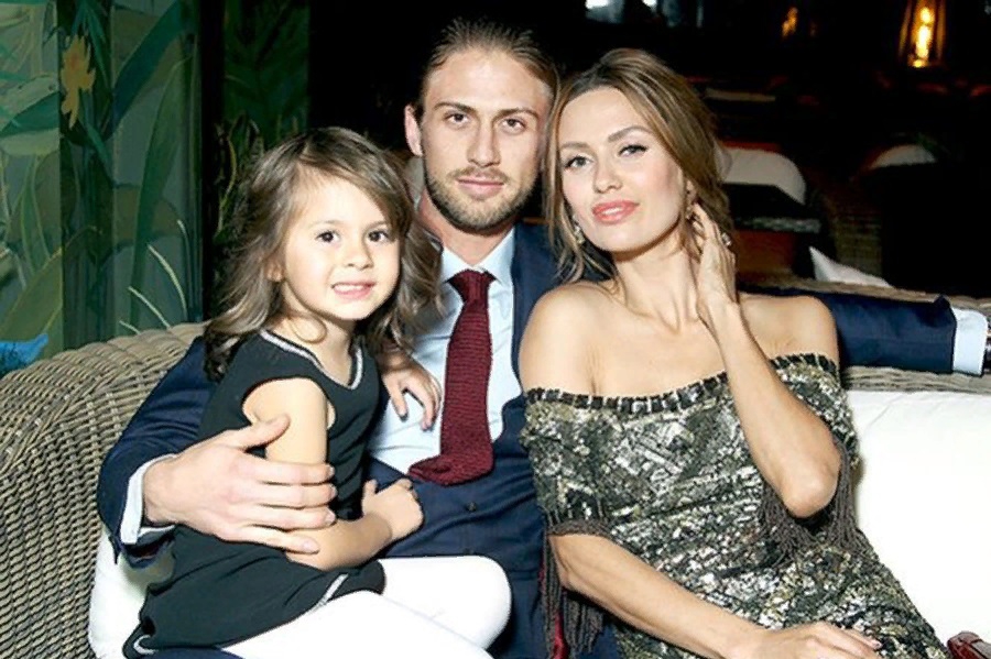 Вытащила «счастливый билет»: Виктория Боня с мужем и дочерью