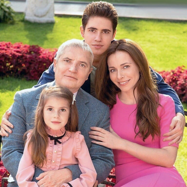 Екатерина Гусева с мужем и детьми 