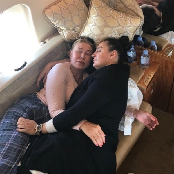 Елена Ваенга и Любовь Успенская: королевы шансона спят на борту частного самолета