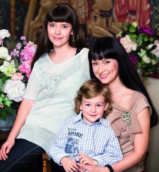 Нонна Гришаева с детьми