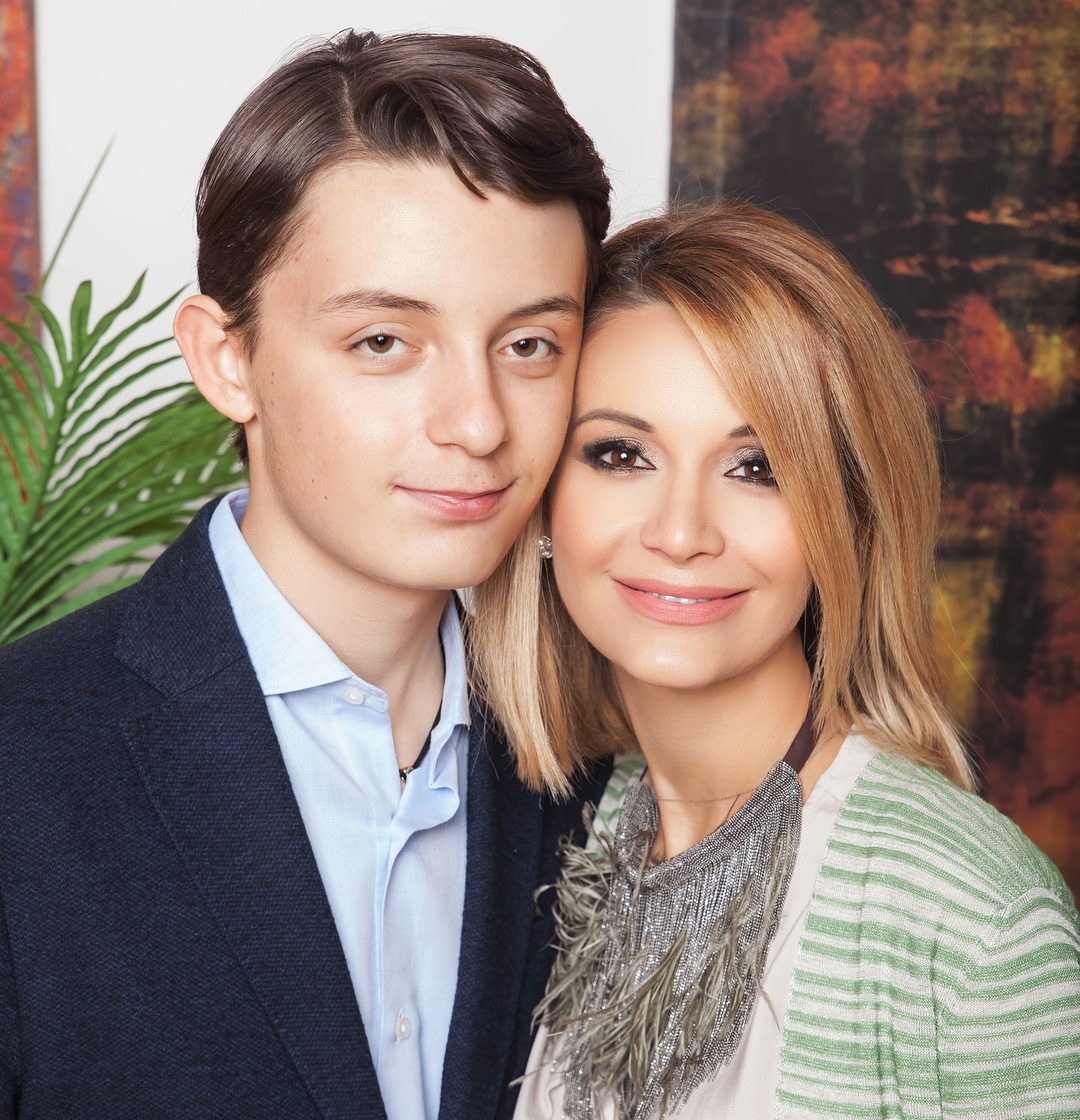 Ольга Орлова с сыном Артемом Кармановым