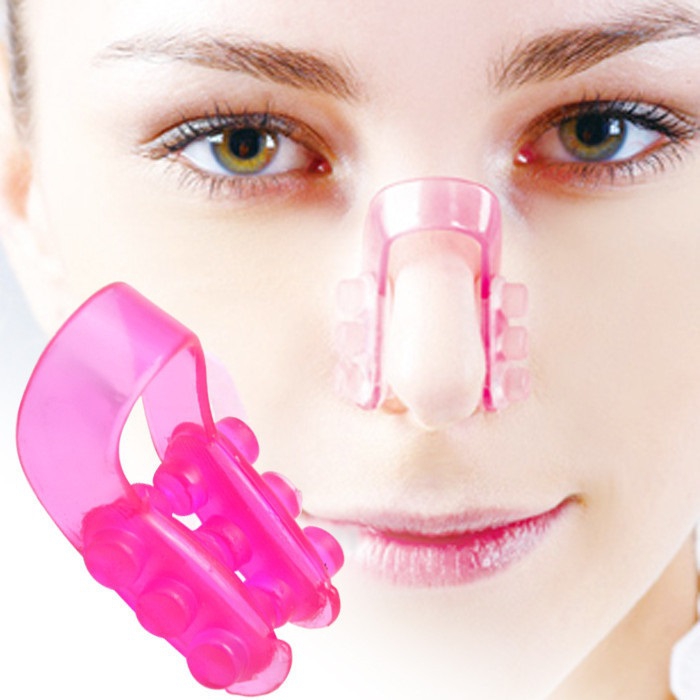 Для коррекции формы носа без операции используют пластиковые зажимы РиноКоррект
