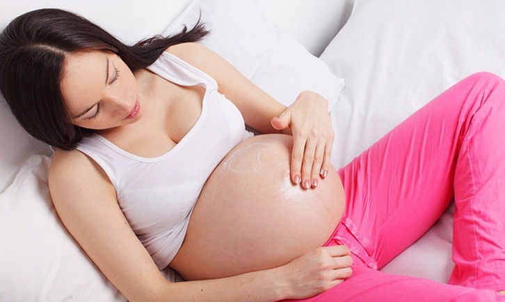 При дерматите у беременной может не быть высыпаний вокруг пупка