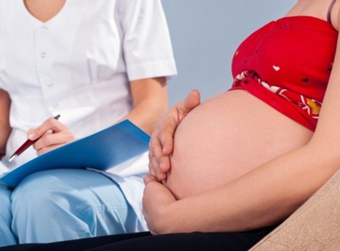 Лечение дерматита у беременной проходит под контролем специалиста